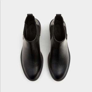 Leather chelsea lug sole boots